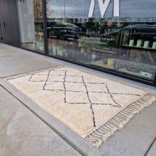 Afbeelding in Gallery-weergave laden, Moroccon Rugs by STUDIO M - The Pretty Ivory
