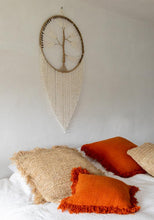 Afbeelding in Gallery-weergave laden, The raffia cushion square - Natural - 60x60cm
