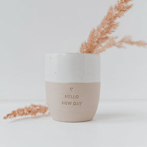 Koffiemok in aardewerk "Hello New Day"