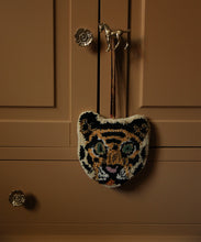 Afbeelding in Gallery-weergave laden, Cloudy Tiger Cub Gift Hanger
