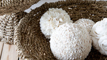 Afbeelding in Gallery-weergave laden, De Flower Shell Bal Hanger - Wit - L
