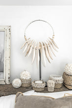 Afbeelding in Gallery-weergave laden, De Rose Shell Bal Hanger - Wit - M
