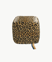 Afbeelding in Gallery-weergave laden, Leopard Pouf Small
